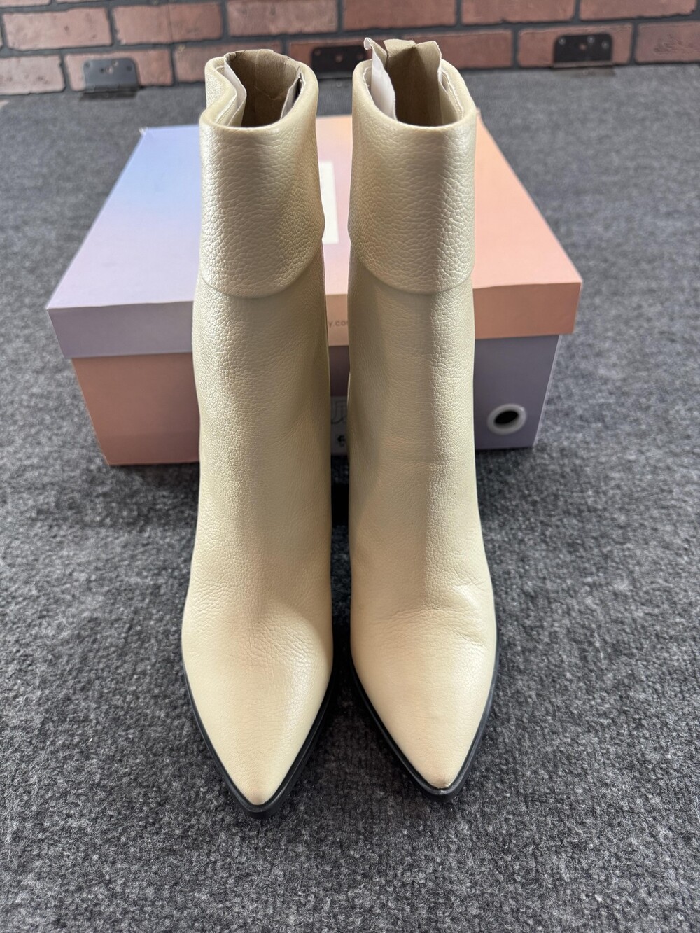 Lisa Vicky MAE-V Boots Womens Size 7 White Western Block Heel Pointed Toe